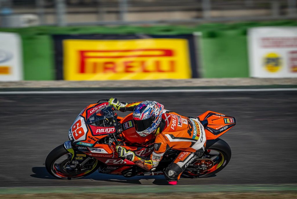 Oliver Svendsen skriver historie som tysk mester i IDM SuperSport 300
(Foto: CS-M Racing Denmark)